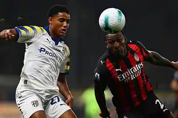 800万转会费+12场不败！米兰客场封神，意甲谁能挡？